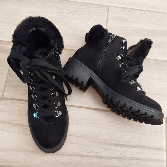r2 Black Faux Suede & Fur NWOB Lace Up Ankle Boots.  Size 6M - Picture 1 of 8
